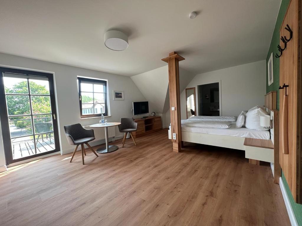Hotel Ostseeland Росток Екстер'єр фото