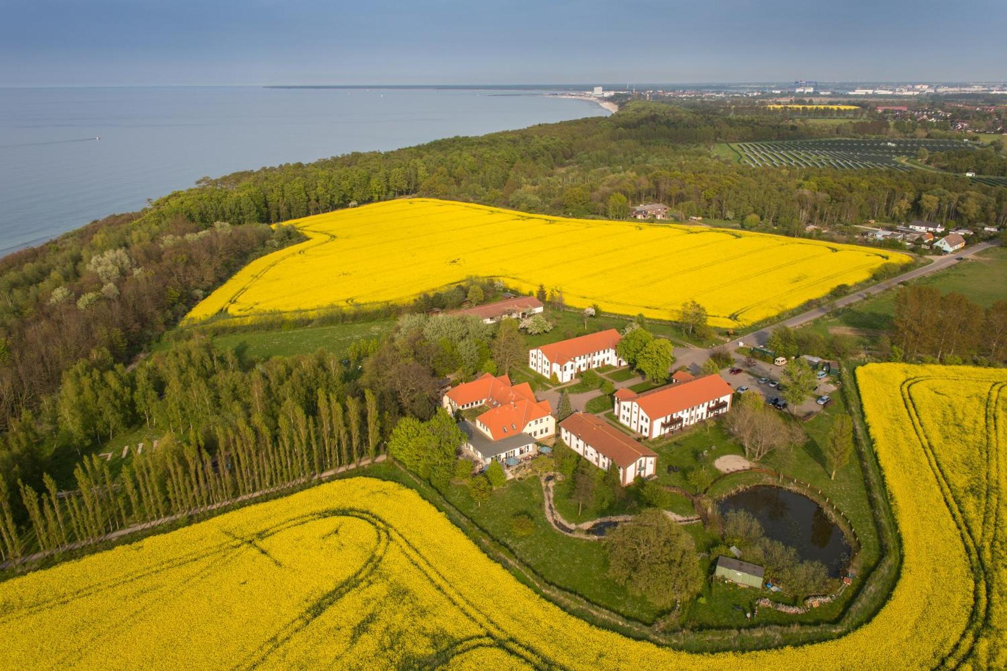Hotel Ostseeland Росток Екстер'єр фото