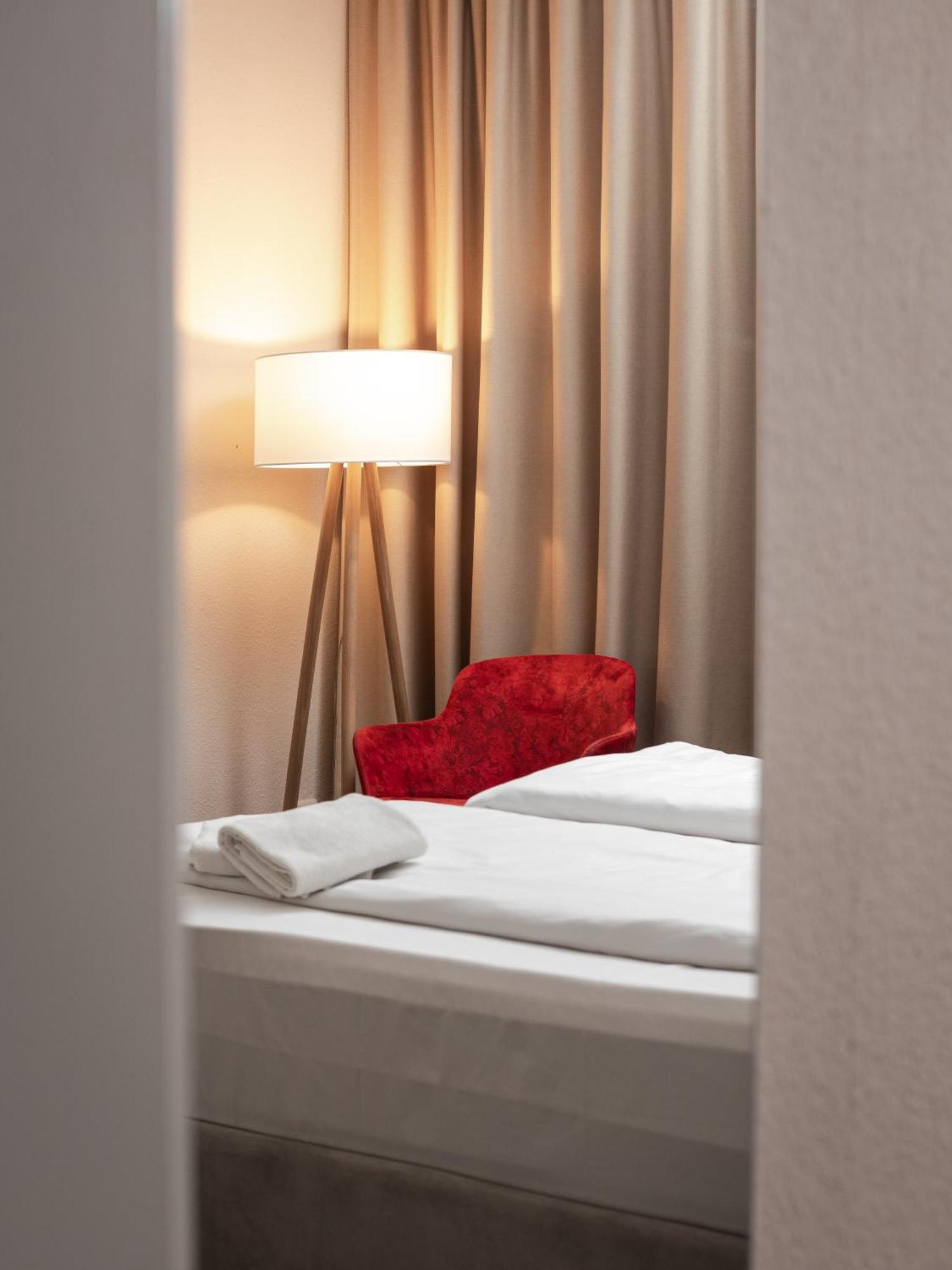 Hotel Ostseeland Росток Екстер'єр фото