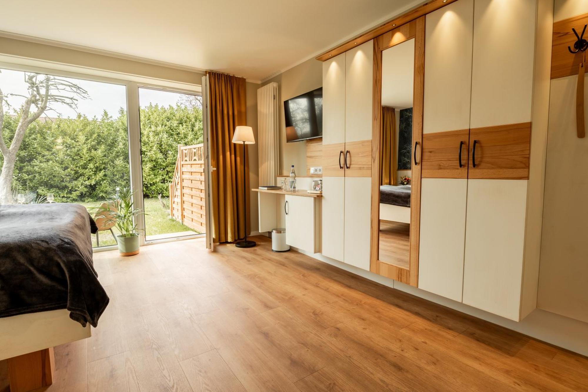 Hotel Ostseeland Росток Екстер'єр фото
