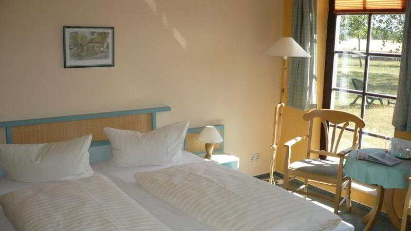 Hotel Ostseeland Росток Екстер'єр фото